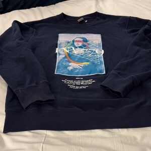 Uniqlo Musee du Louvre Mona Lisa Graphic Sweatshirt